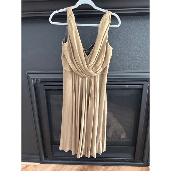 Elie Tahari Dresses & Skirts - Elie Tahari Silk Metallic Gold Pleated Fit & Flare Dress Size 8